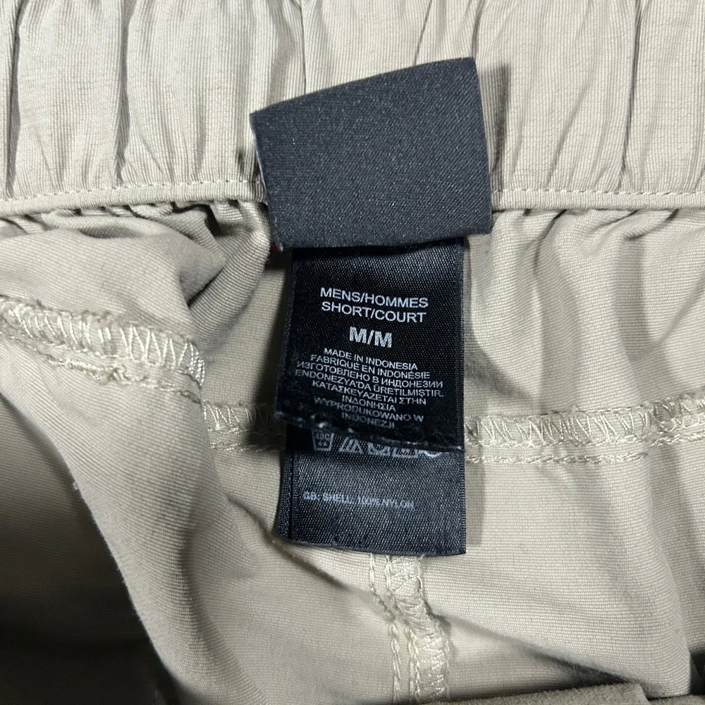The North Face Convertible Cargo Pants Mens Medium Short Tan Excellent Zip Off